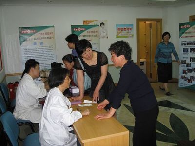 心系女性，關愛家庭 營養健康教育活動順利啟動并開展現場咨詢